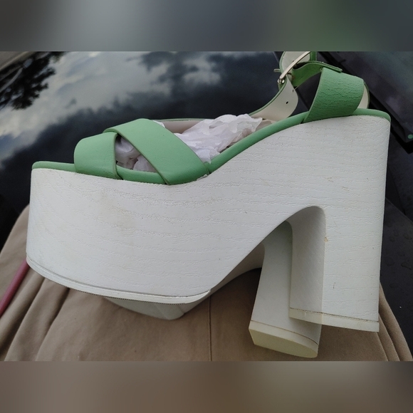 NEW GREEN BLOCK HEEL SANDALS SIZE 10 - Picture 4 of 7